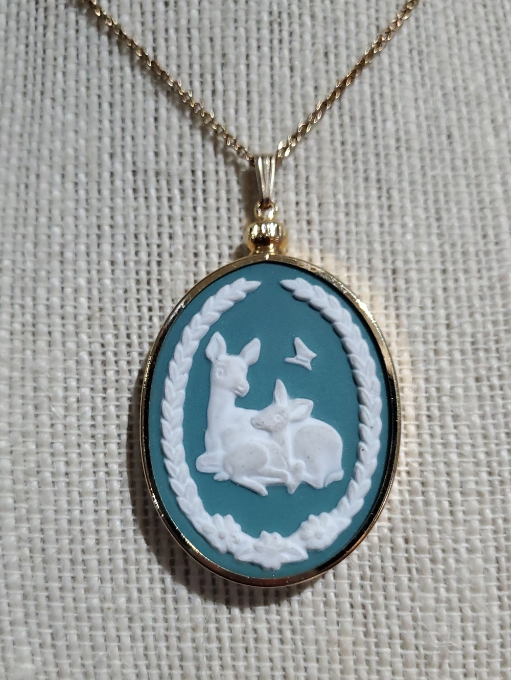 Franklin Mint Teal and White Deer Cameo Pendant Necklace 1981 Mothers Day Fawn
